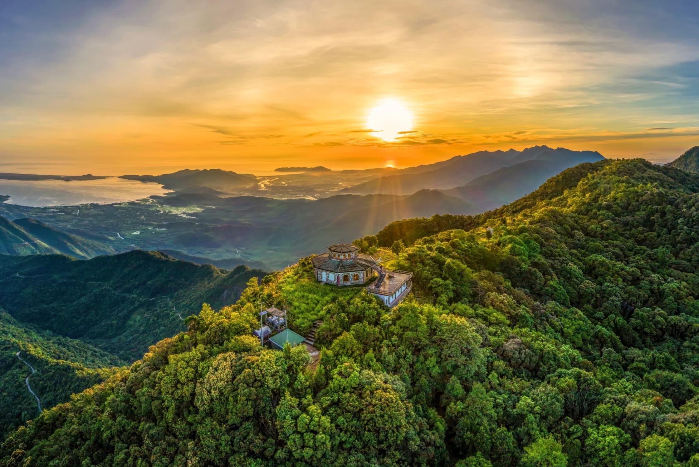 Trekking Vườn Quốc gia Bạch Mã - Tour Trong Ngày từ Đà Nẵng