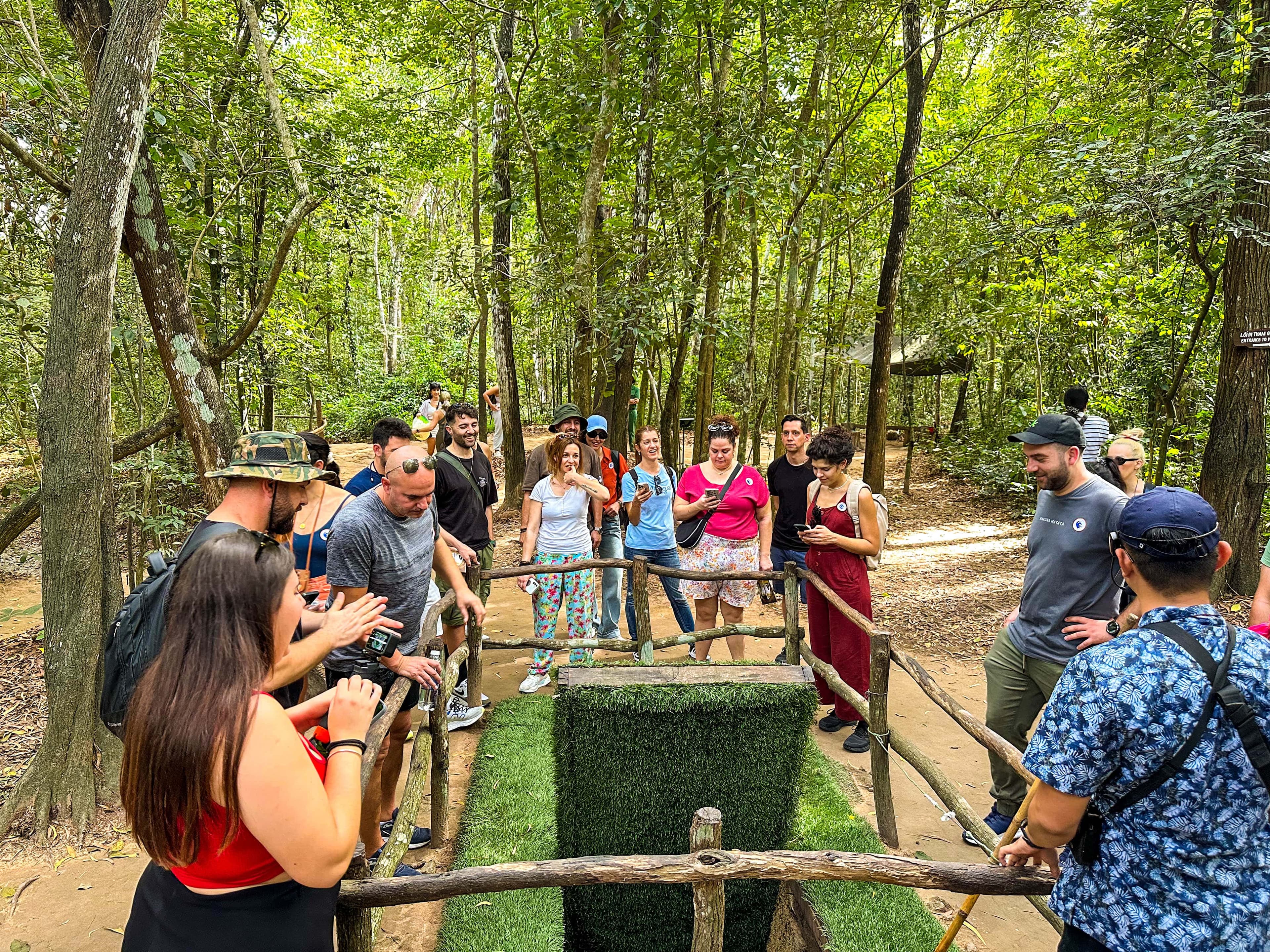 HO CHI MINH CITY & CU CHI TUNNELS FULL-DAY PREMIER GROUP TOUR