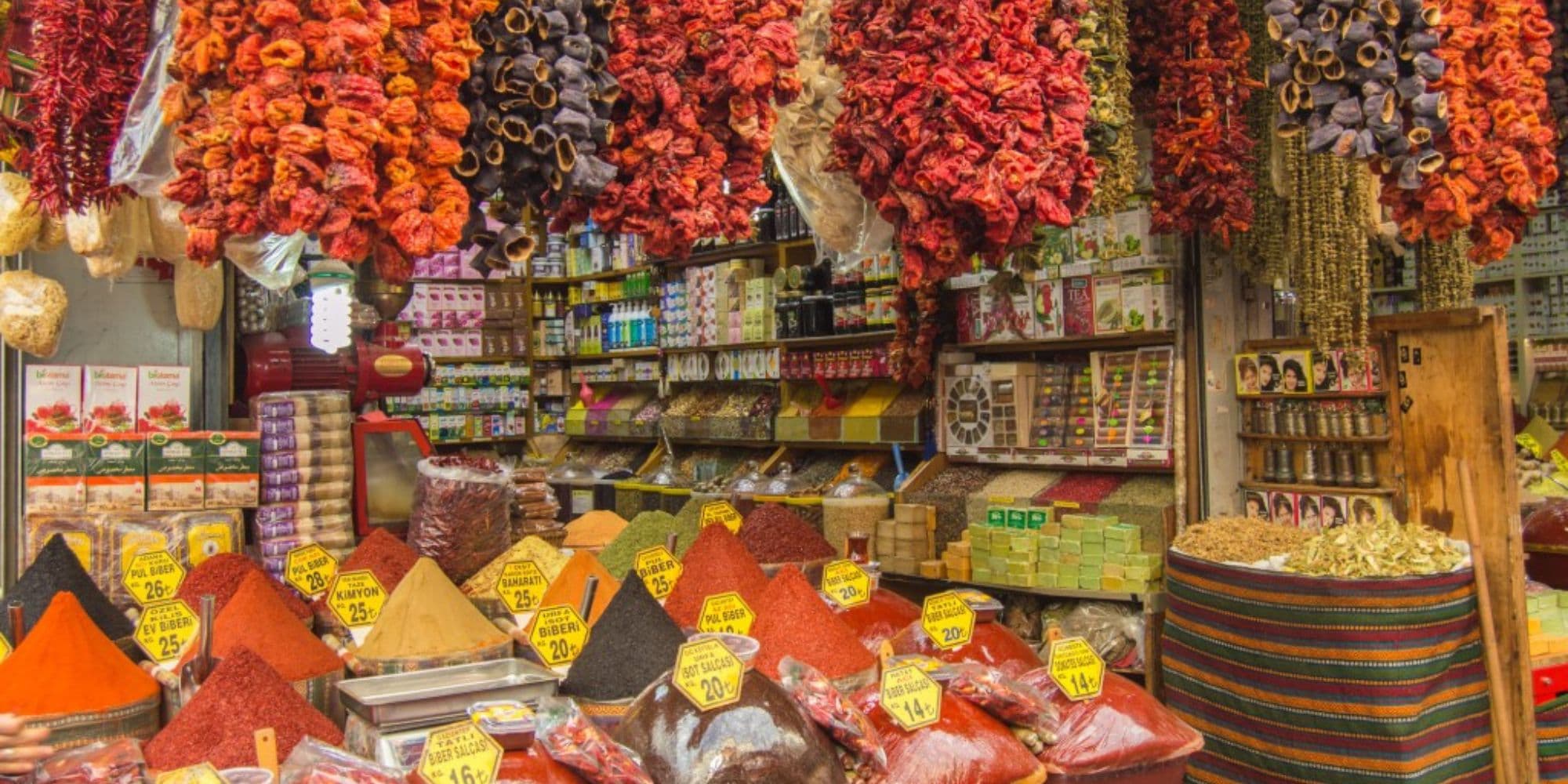 Istanbul in a Day: Sultanahmet, Balat, Bazaars & Bosphorus Cruise