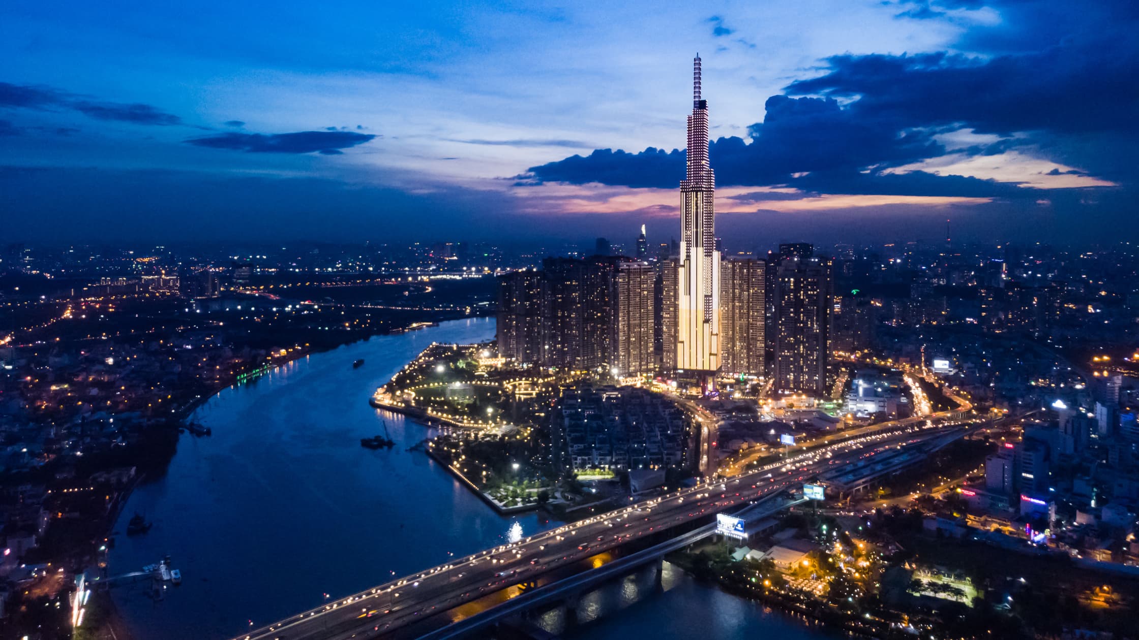 EXPLORE VIETNAM DANANG + SAPA & HALONG BAY 9D/8N By Viet Jet