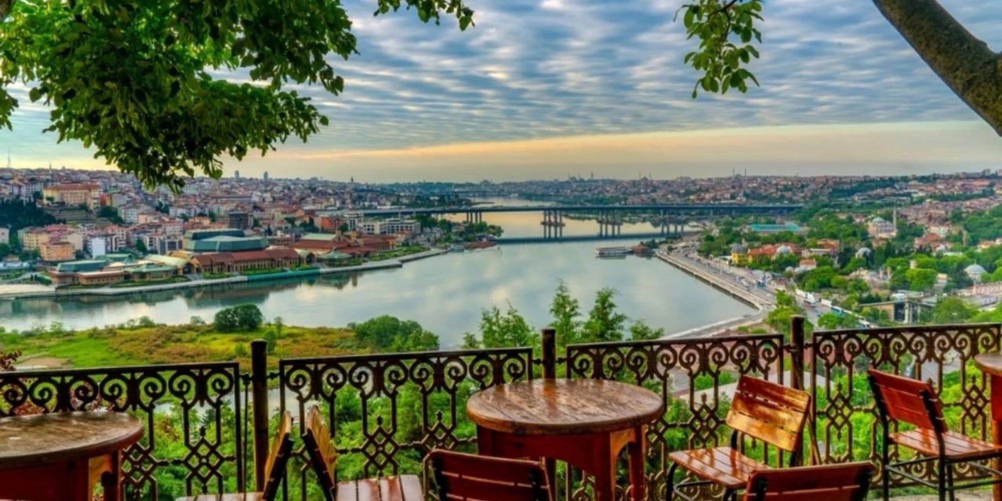 Istanbul in a Day: Sultanahmet, Balat, Bazaars & Bosphorus Cruise