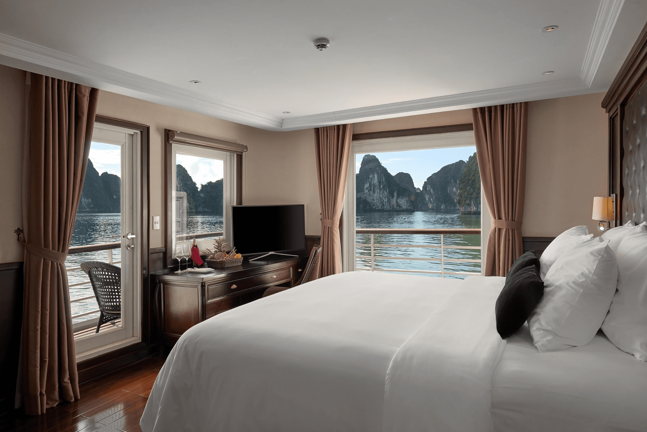 Du Thuyền Paradise Elegance Tour Trọn Gói 2 Ngày 1 Đêm
