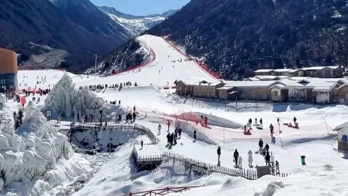 Tour Du Lịch Trung Quốc 6N5Đ : Hà Nội - Thành Đô - Cửu Trại Câu - Trượt Tuyết Gia Cô Sơn