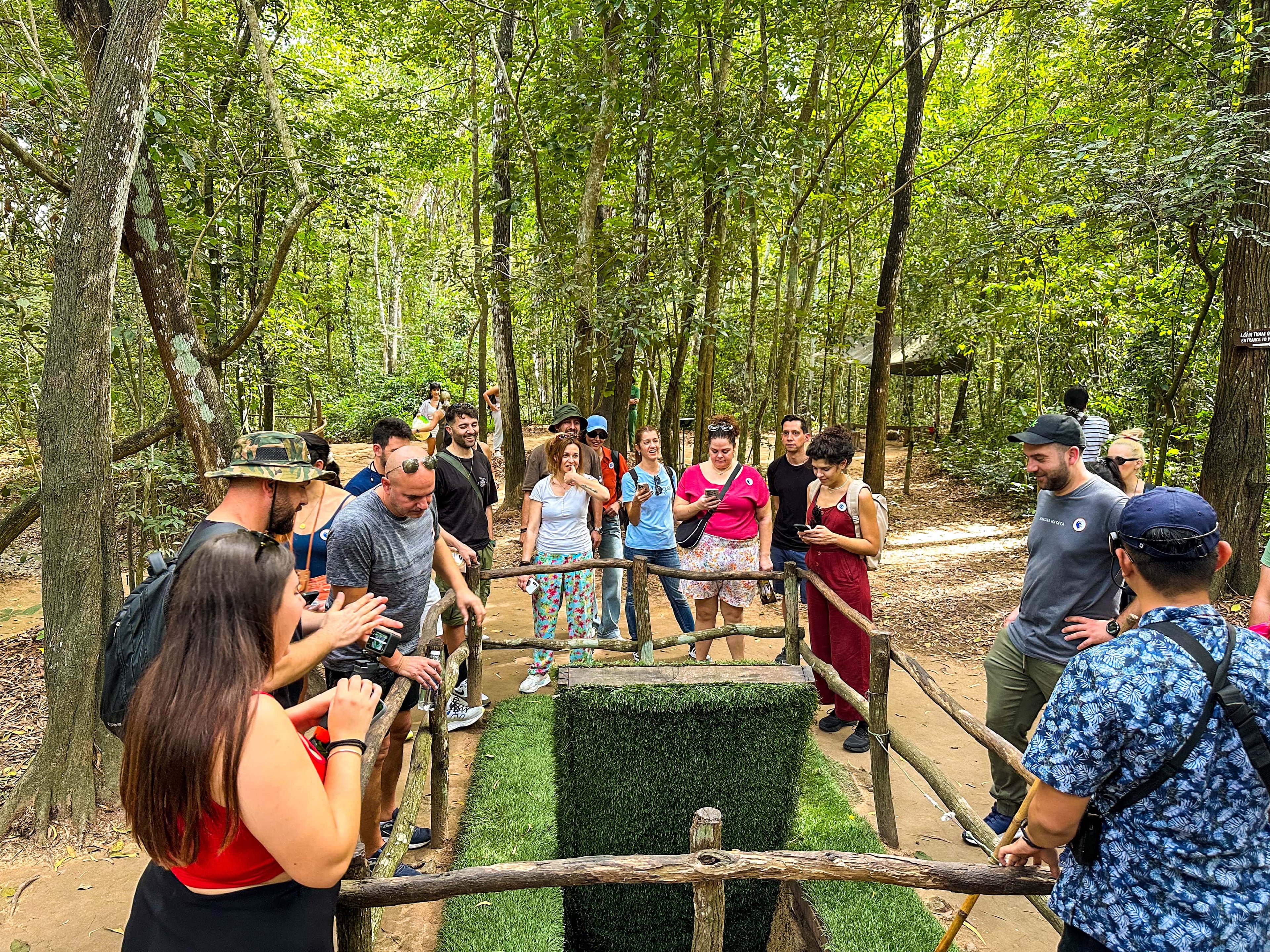 HO CHI MINH CITY & CU CHI TUNNELS FULL-DAY PREMIER GROUP TOUR
