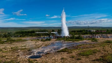 Iceland Discovery: Þingvellir National Park – Vatnshellir Cave – South Coast (8 Days) - Image - 10914