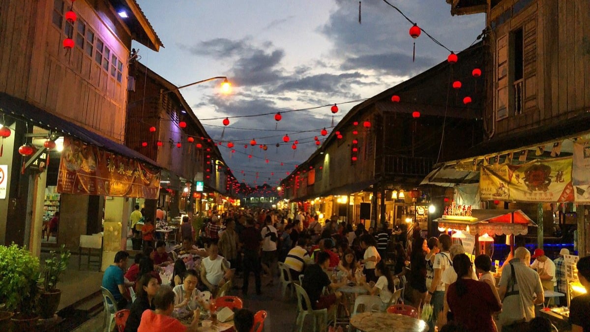 5‑Hour Siniawan Heritage Night Market, Kuching, Malaysia
