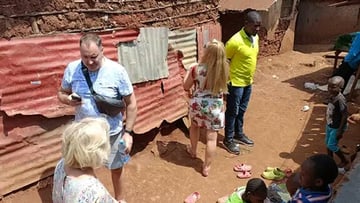 Nairobi:Giraffes Feeding Experience At Giraffes Centre And Kibera Slum Excursion. - Image - 8198