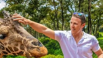 Nairobi:Giraffes Feeding Experience At Giraffes Centre And Kibera Slum Excursion. - Image - 8203