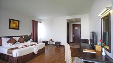 Tour Du Lịch Miền Trung 4N3Đ: HCM - Đà Nẵng - Bà Nà - Hội An - Huế - Quảng Bình, Vé Máy Bay Khứ Hồi + KS 4*, T5 hàng tuần - Image - 6067