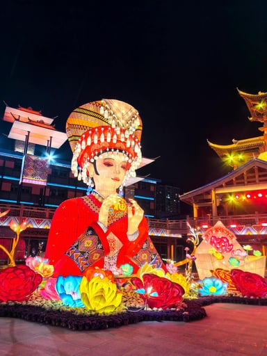 PHƯỢNG HOÀNG CỔ TRẤN – TRƯƠNG GIA GIỚI – ÂN THI - Image - 2439